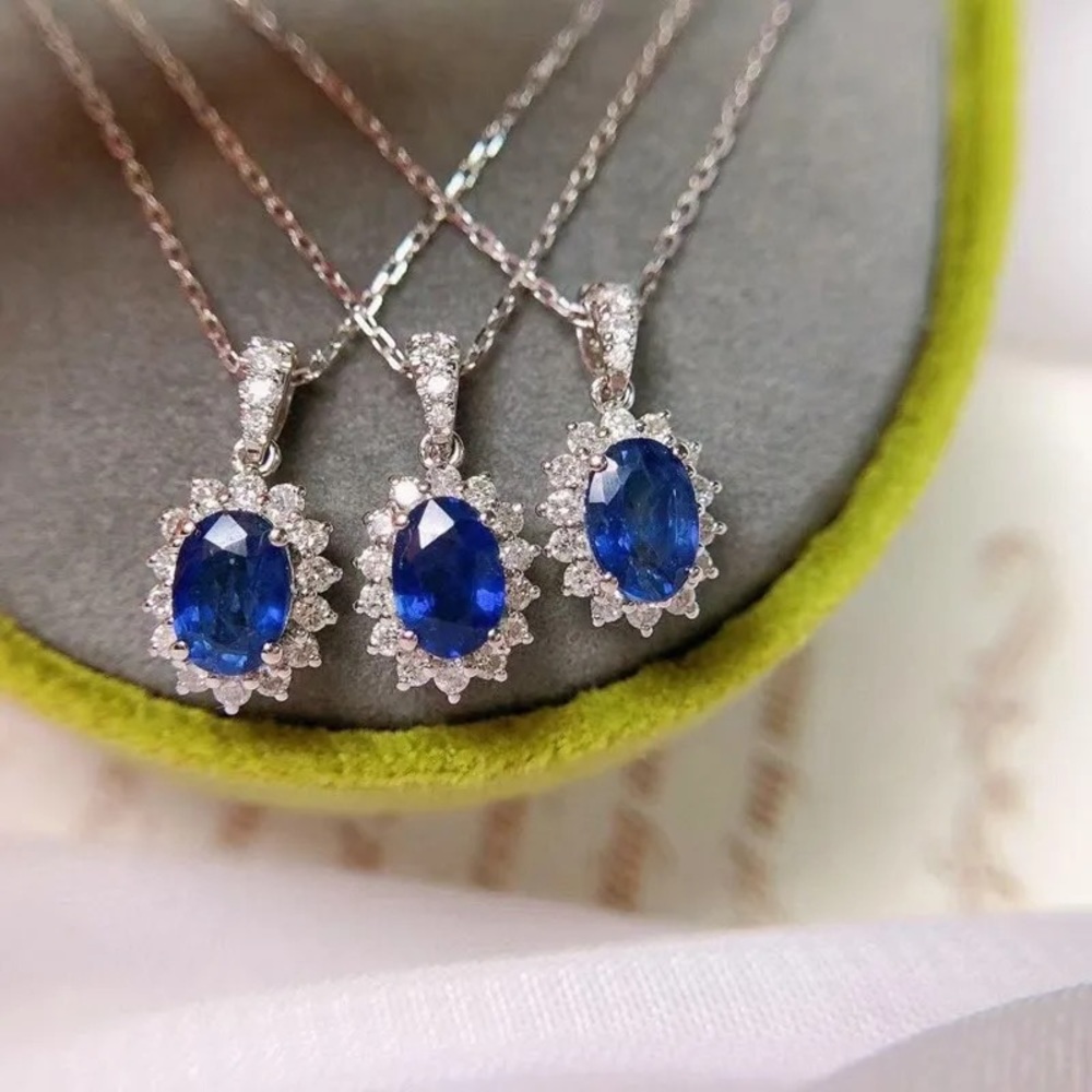 BRAND NEW NECKLACE